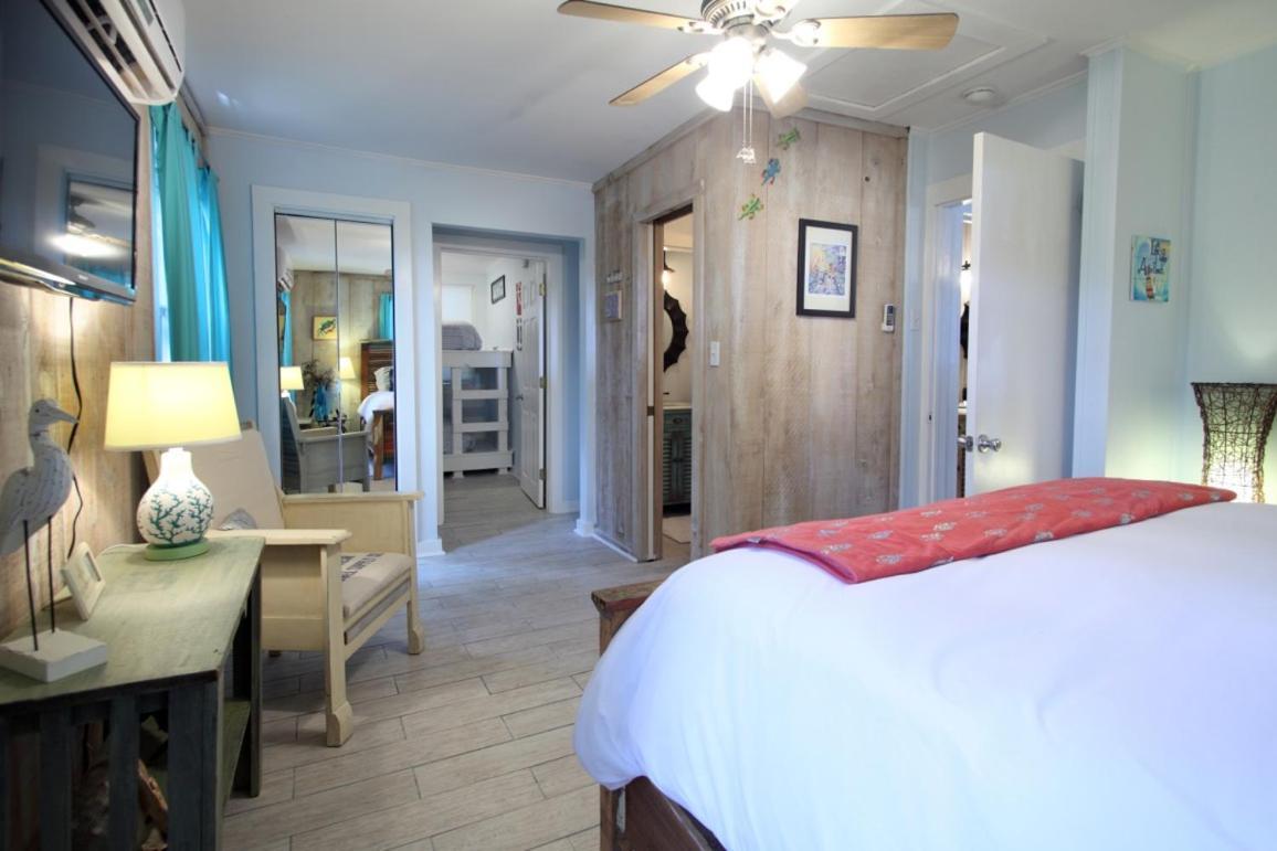 Front Beach Cottages 오션스프링스 외부 사진