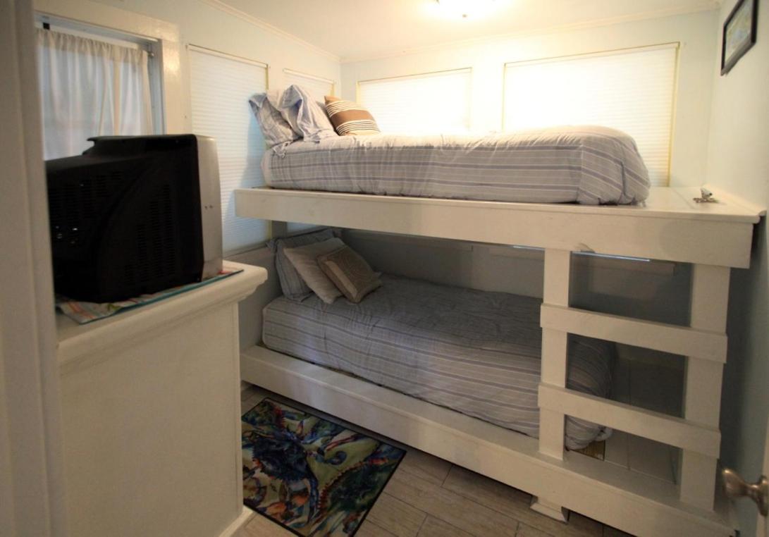 Front Beach Cottages 오션스프링스 외부 사진